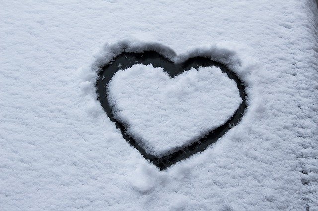 srdce ve sněhu